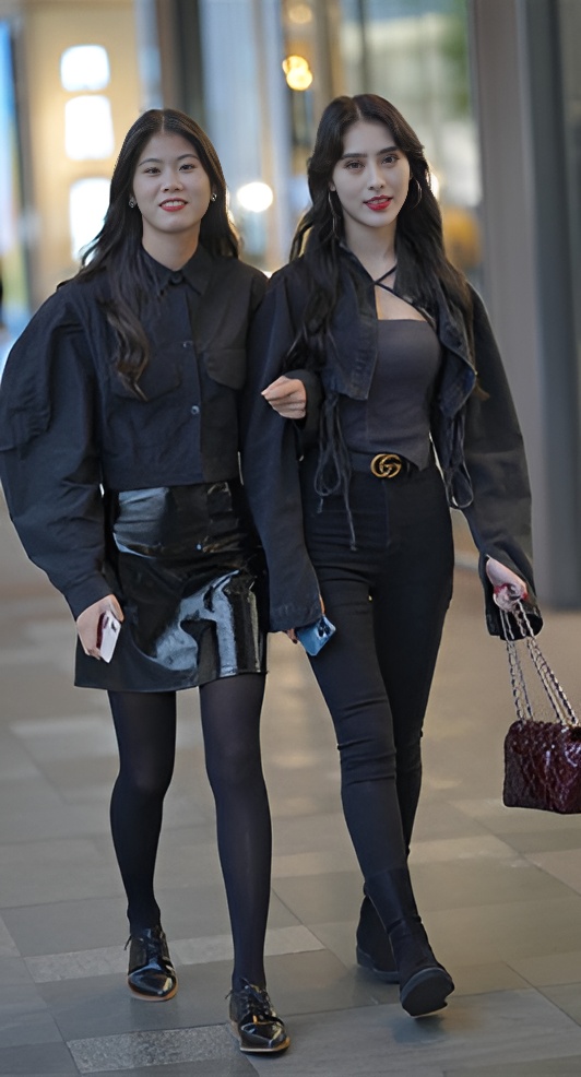 夜拍两个漂亮的妹子(138P)[2.23G/JPG]