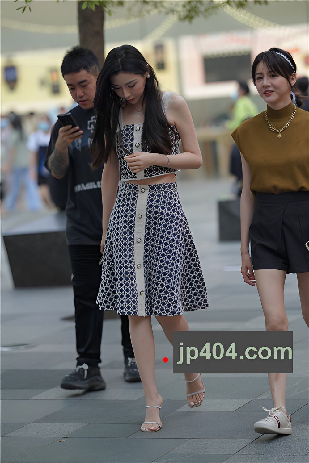 气质长裙小姐姐【套图+视频】