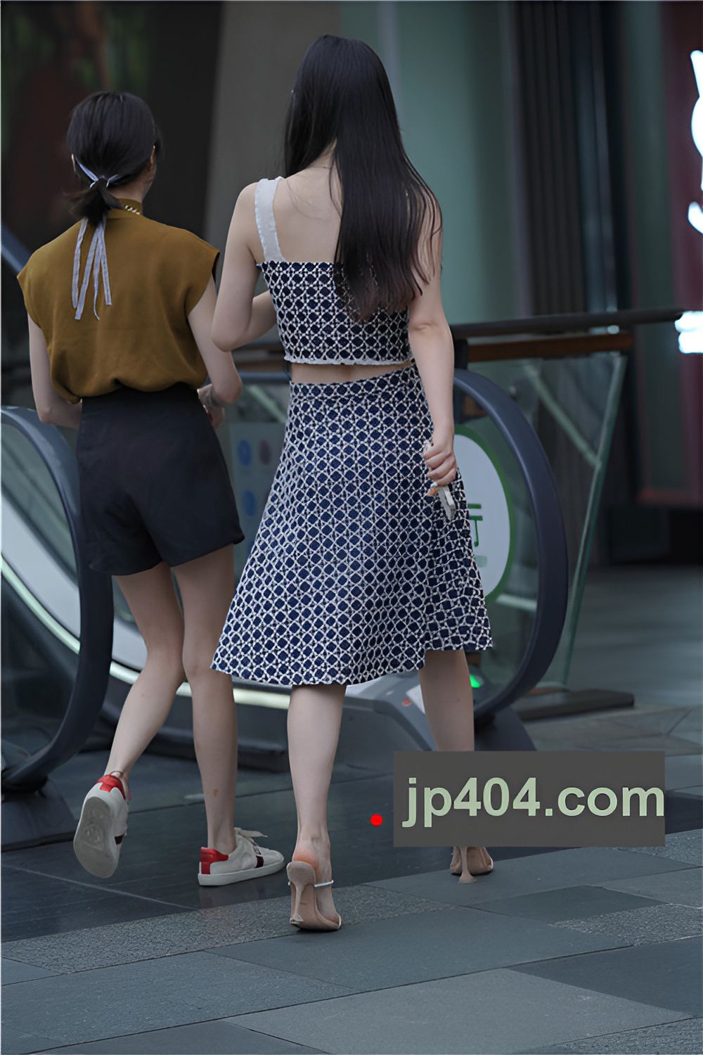 气质长裙小姐姐【套图+视频】