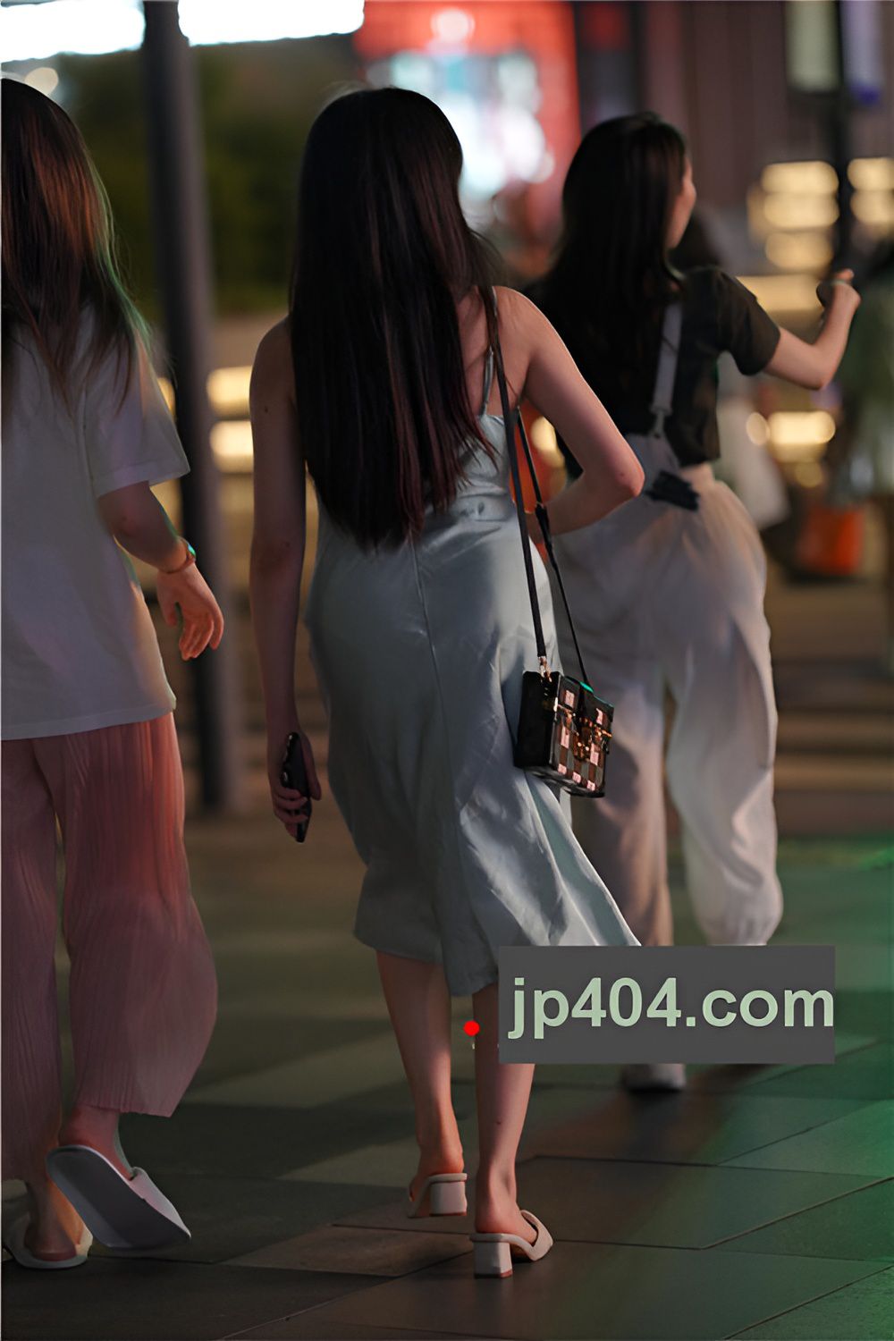 吊带丰腴美女【套图+视频】