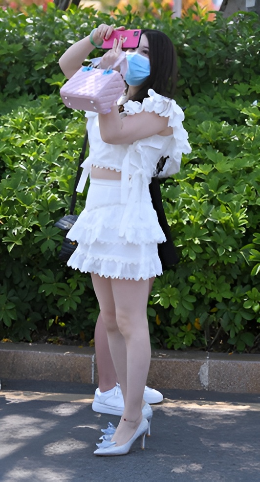 漂亮的白裙美女【套图+视频】