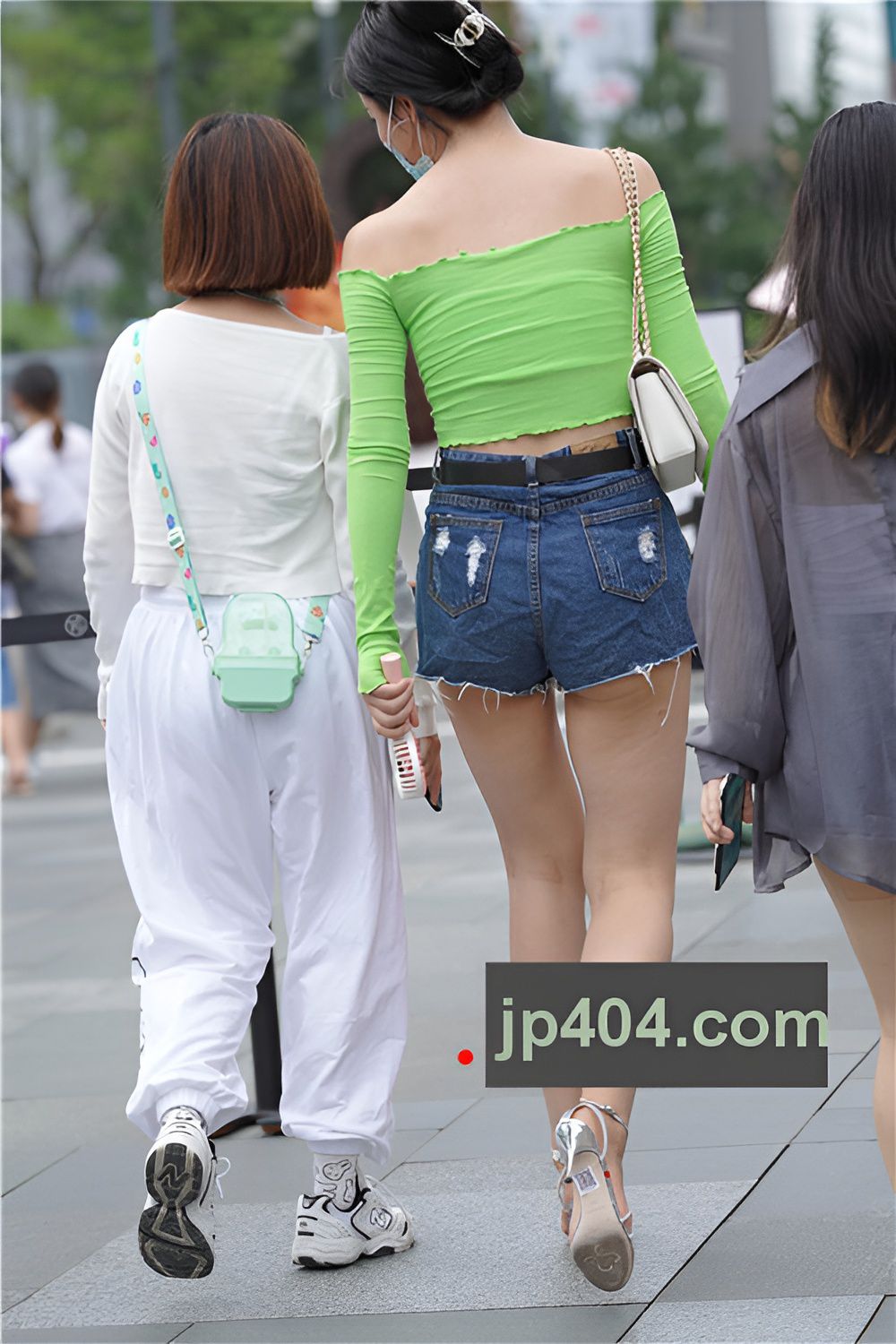 绿色一字抹胸装美妇【套图+视频】