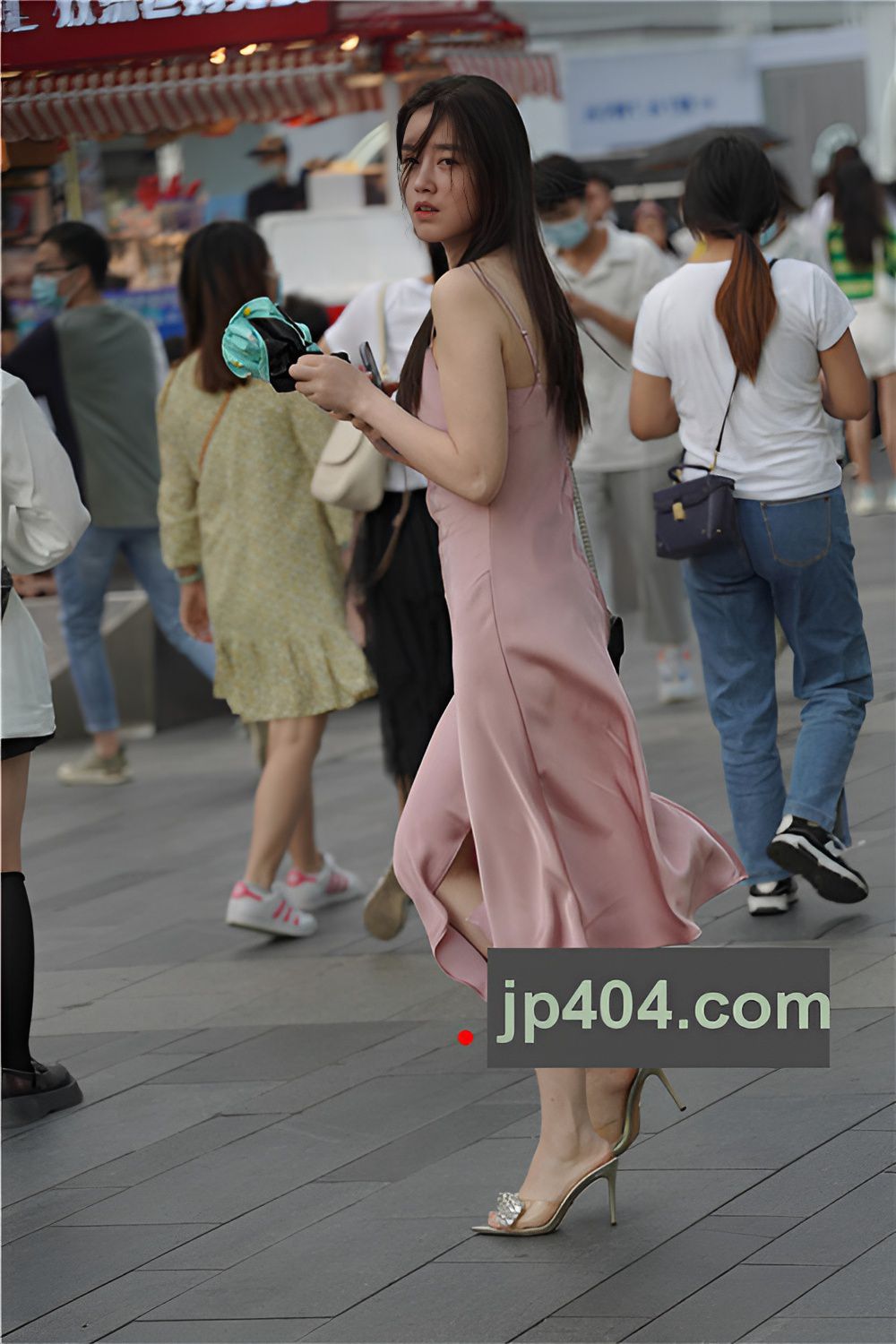 性感的吊带粉色长裙美女【套图+视频】