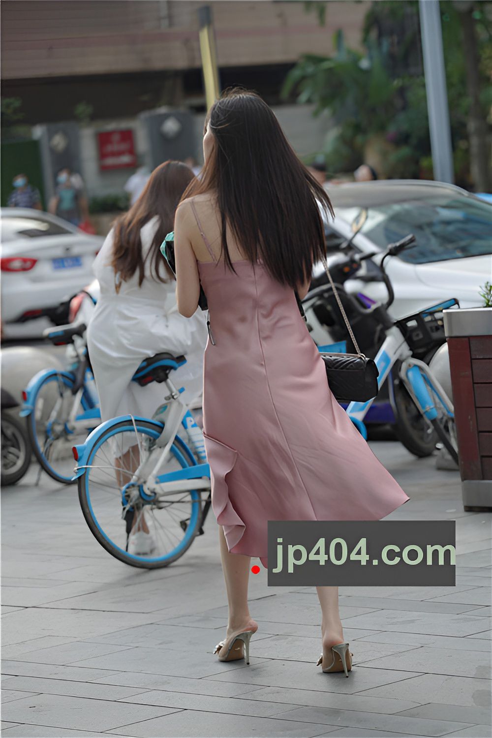 性感的吊带粉色长裙美女【套图+视频】