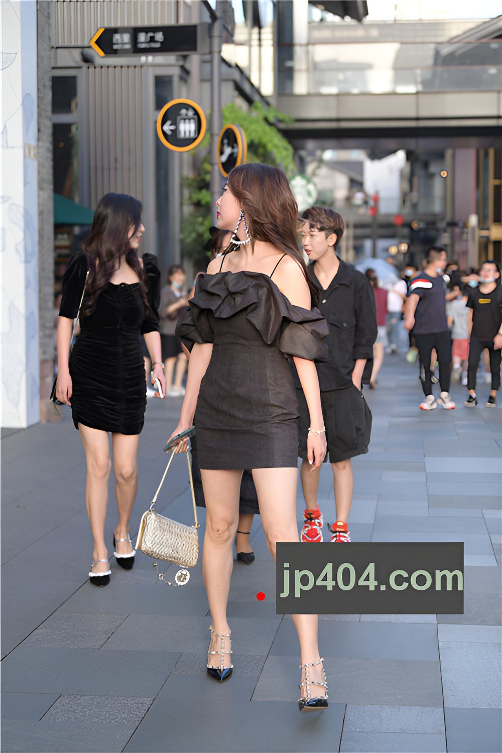 黑色吊带裙美女(67P)[1.47G/JPG]