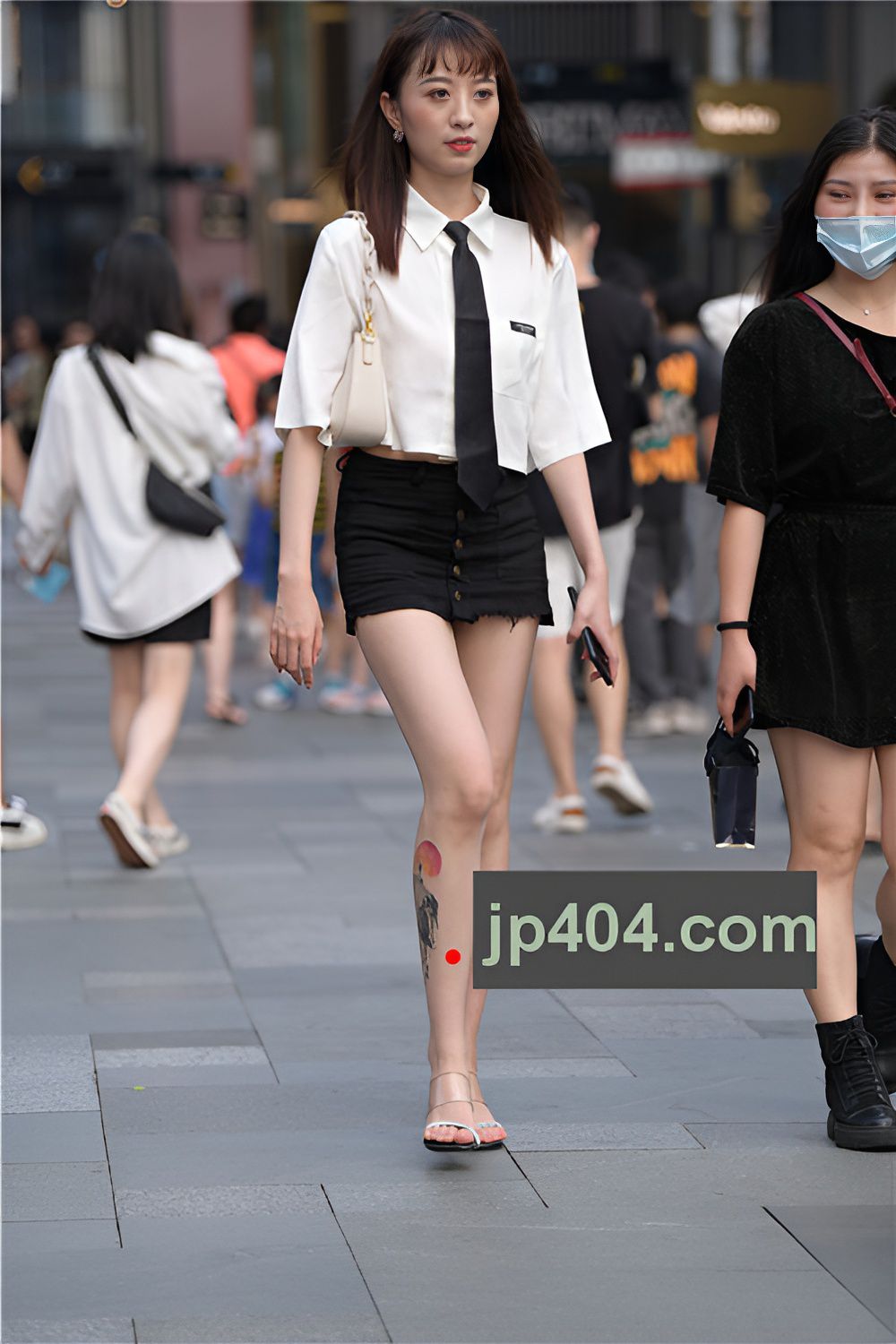 黑裙美腿小姐姐(72P)[974M/JPG]