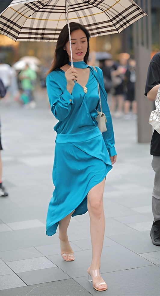 打伞的气质长裙美女(34P)[282M/JPG]