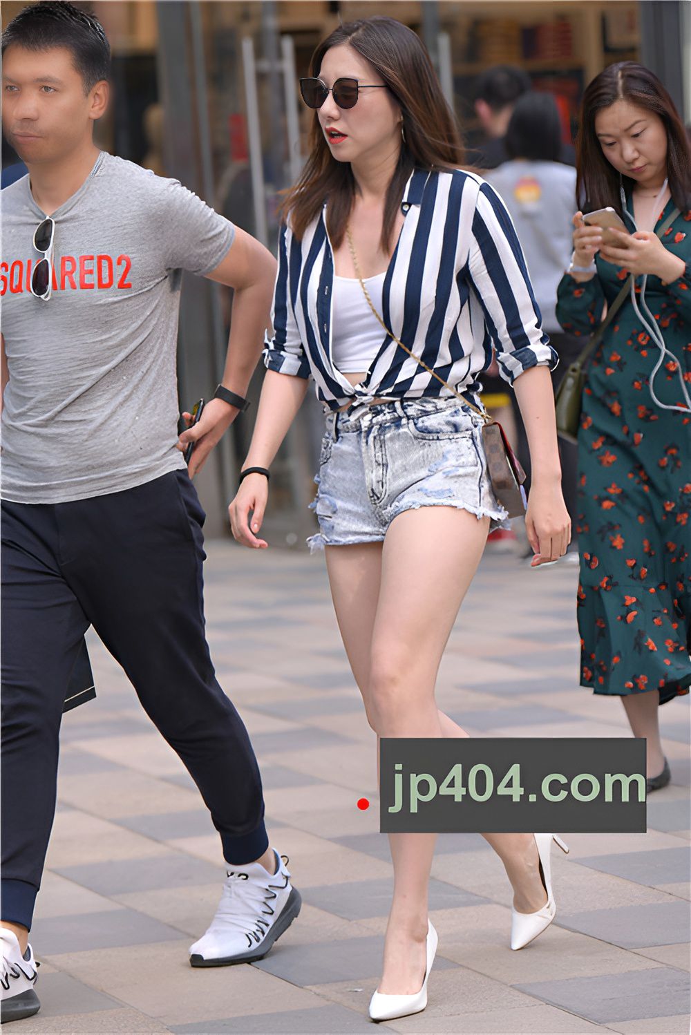 漂亮的热裤美女(38P)[901M/JPG]