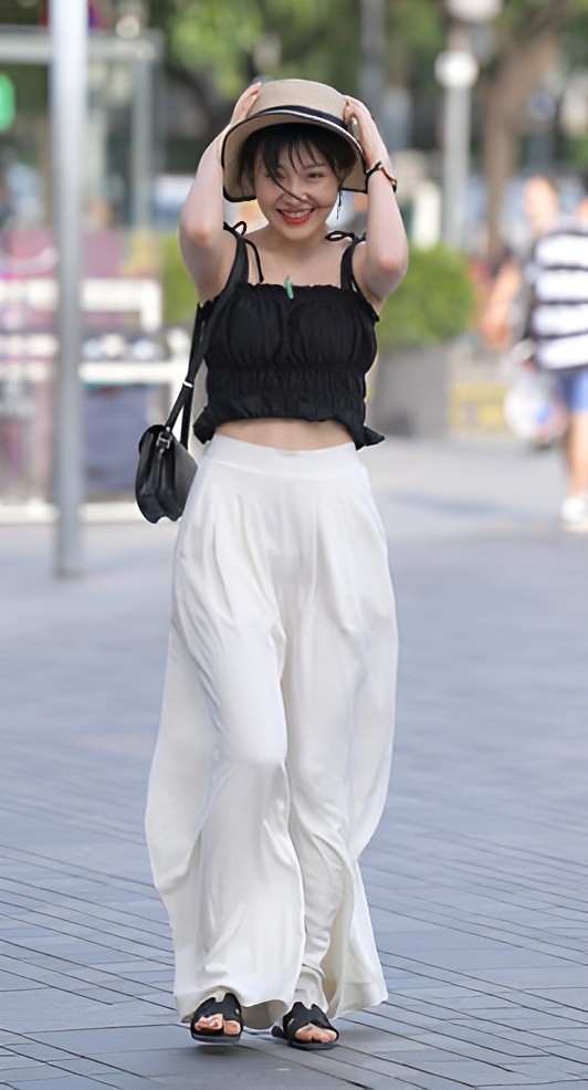 白色长裤妹子(42P)[900M/JPG]