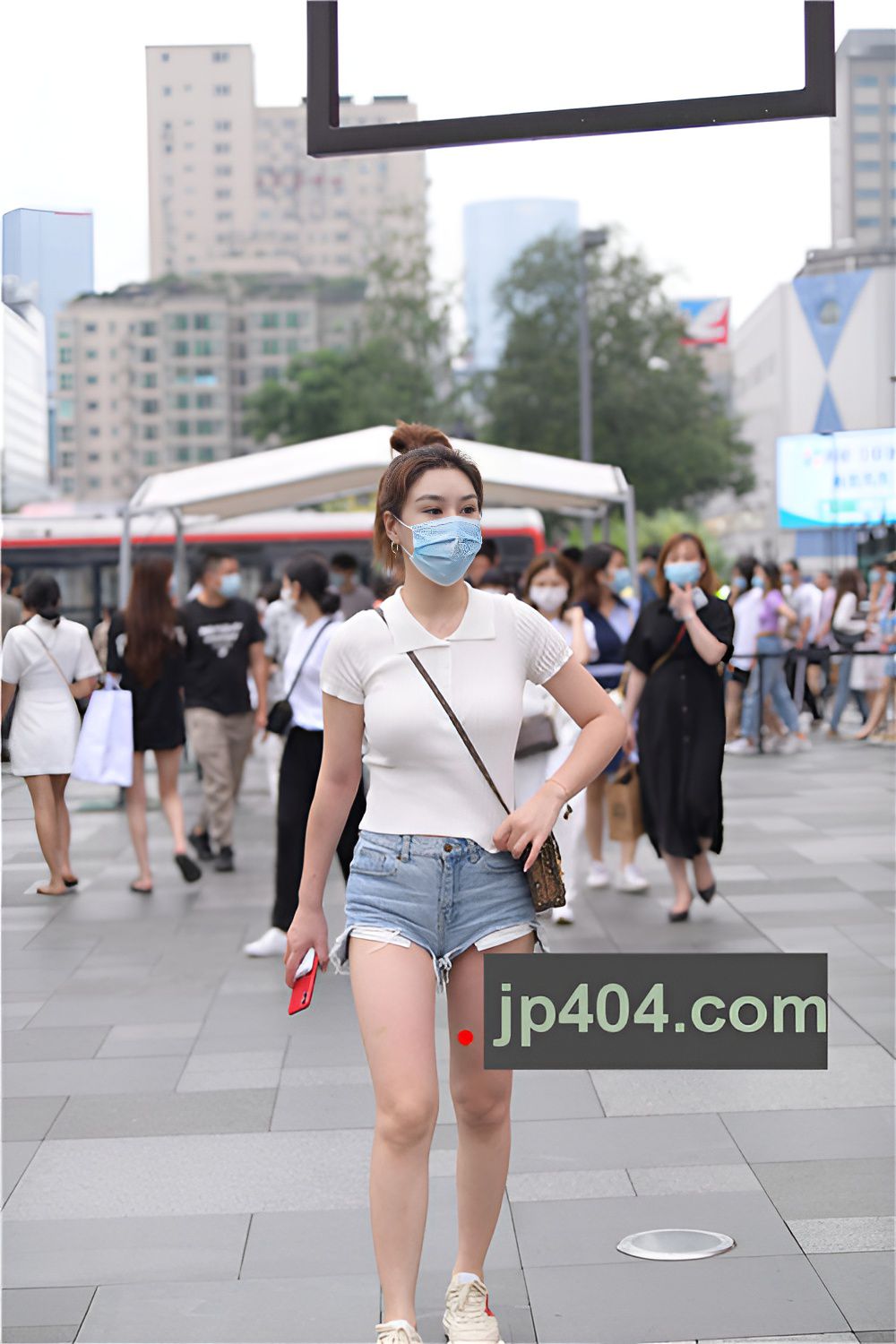 漂亮的热裤小姐姐(49P)[1.04G/JPG]