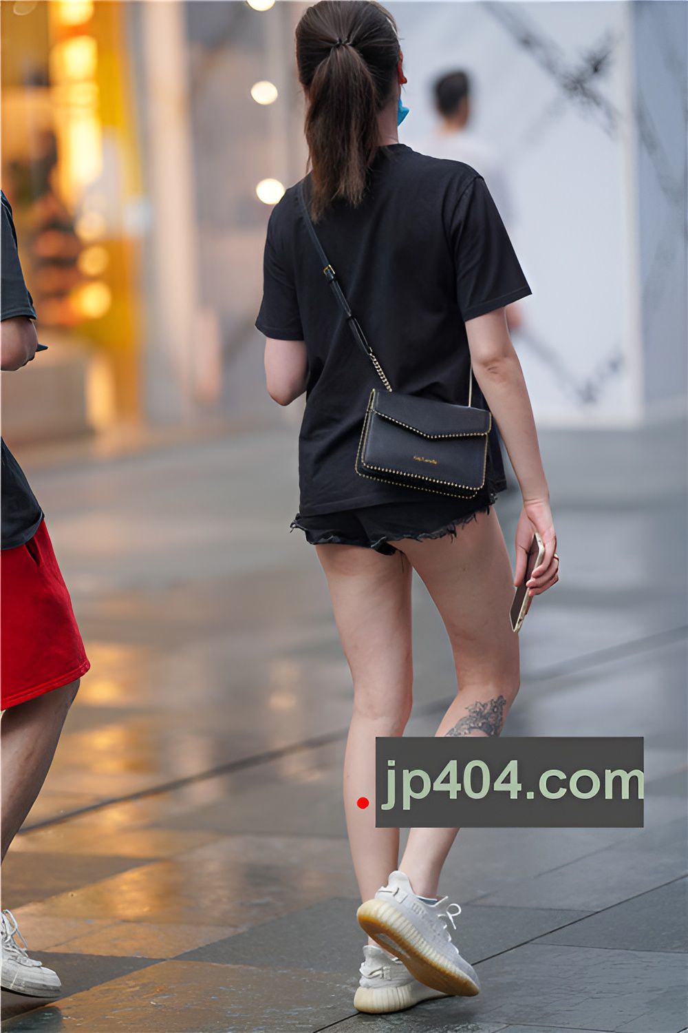 黑色热裤小姐姐(43P)[444M/JPG]