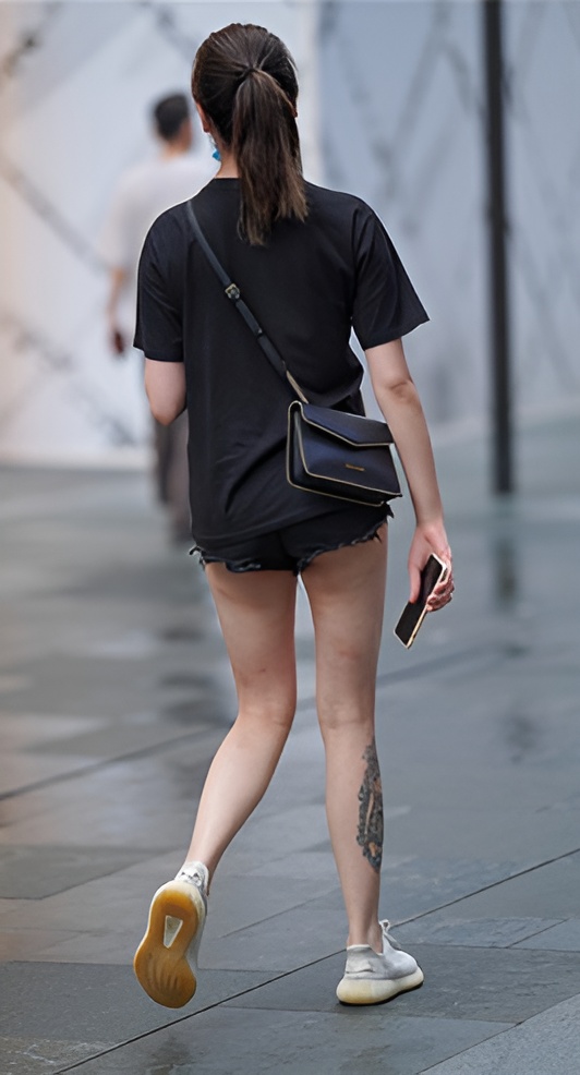 黑色热裤小姐姐(43P)[444M/JPG]