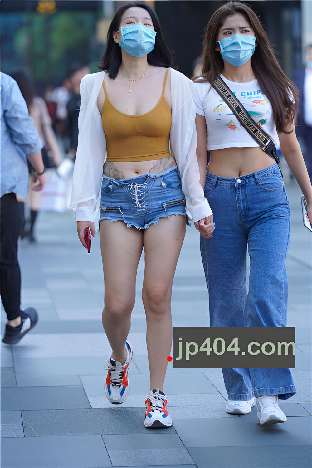 肚子上有纹身的吊带小姐姐(82P)[1.24G/JPG]