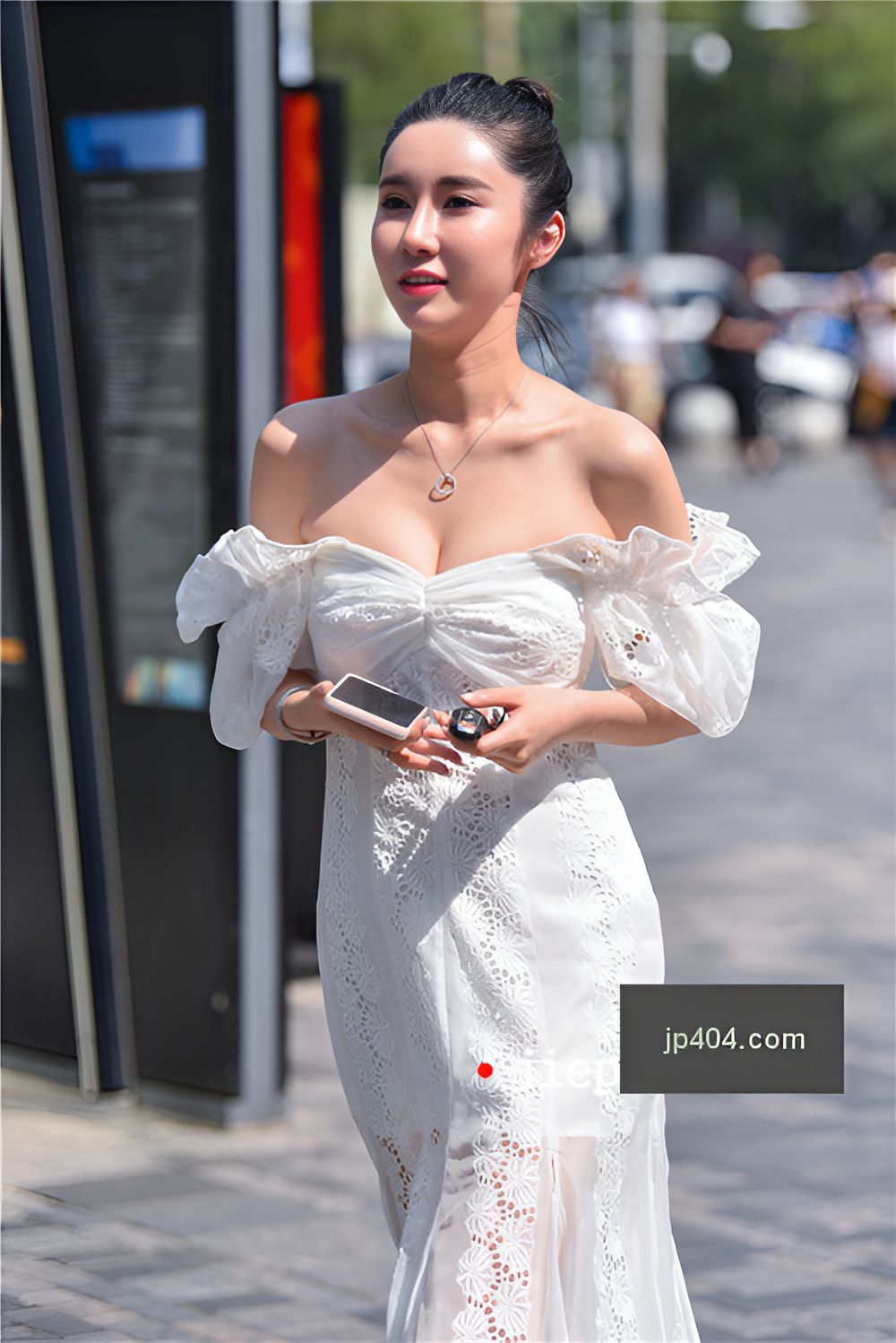 漂亮的白色长裙美女(38P)[767M/JPG]