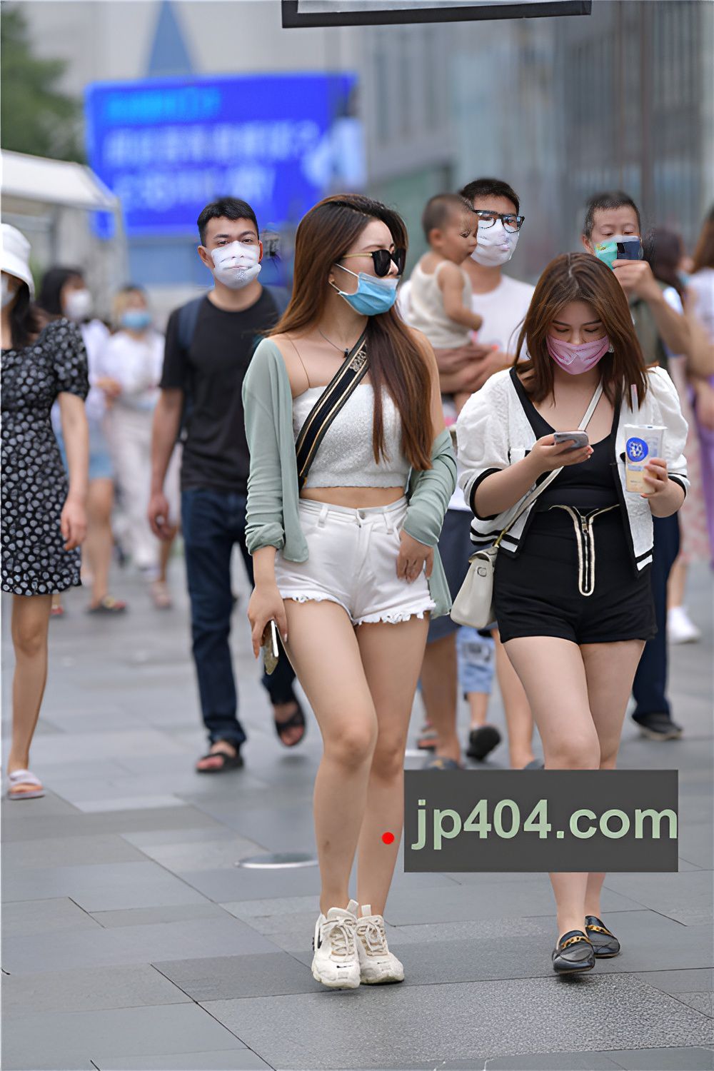 白色热裤墨镜小姐姐(44P)[981M/JPG]