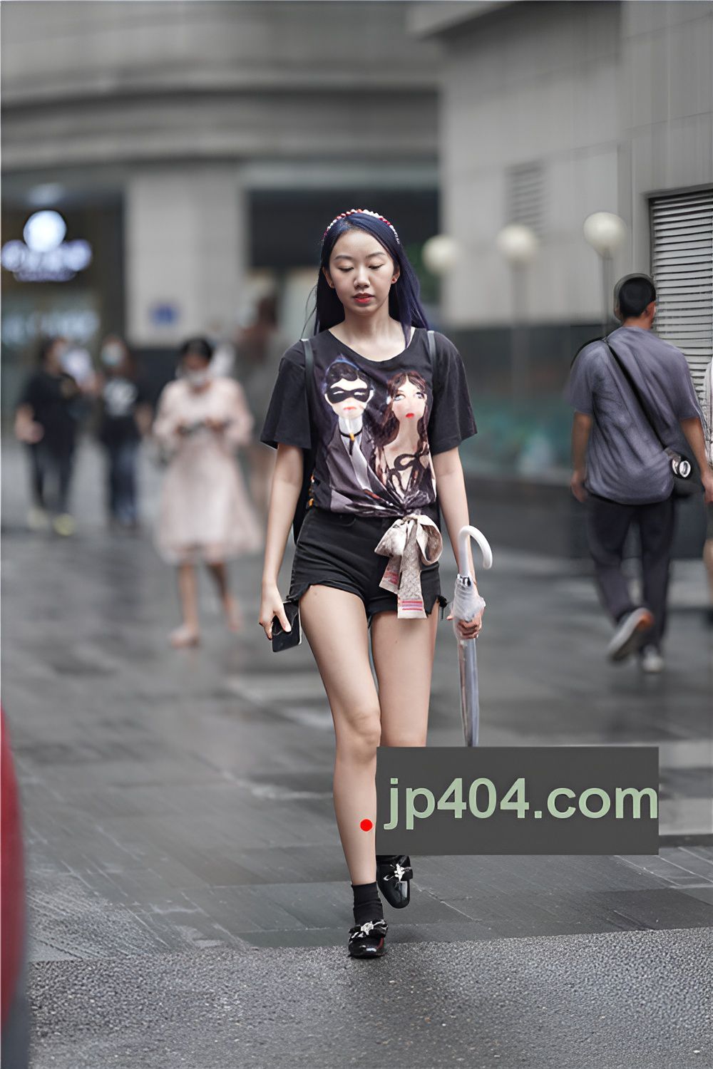 黑色热裤妹子(53P)[590M/JPG]