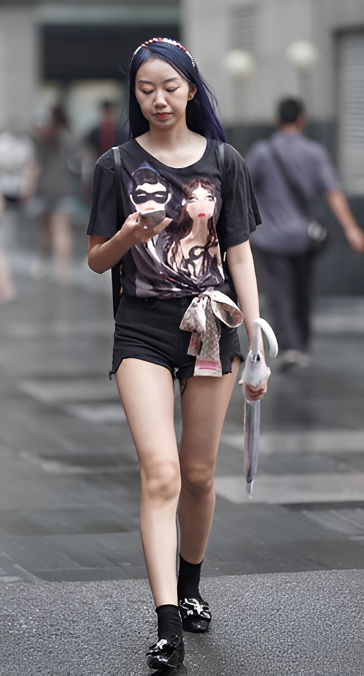 黑色热裤妹子(53P)[590M/JPG]