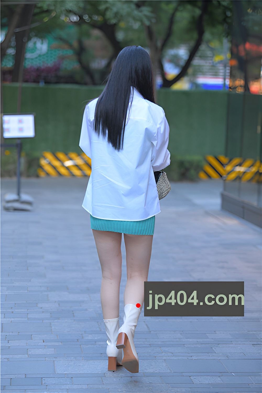 玩手机的MM(80P)[1.91G/JPG]