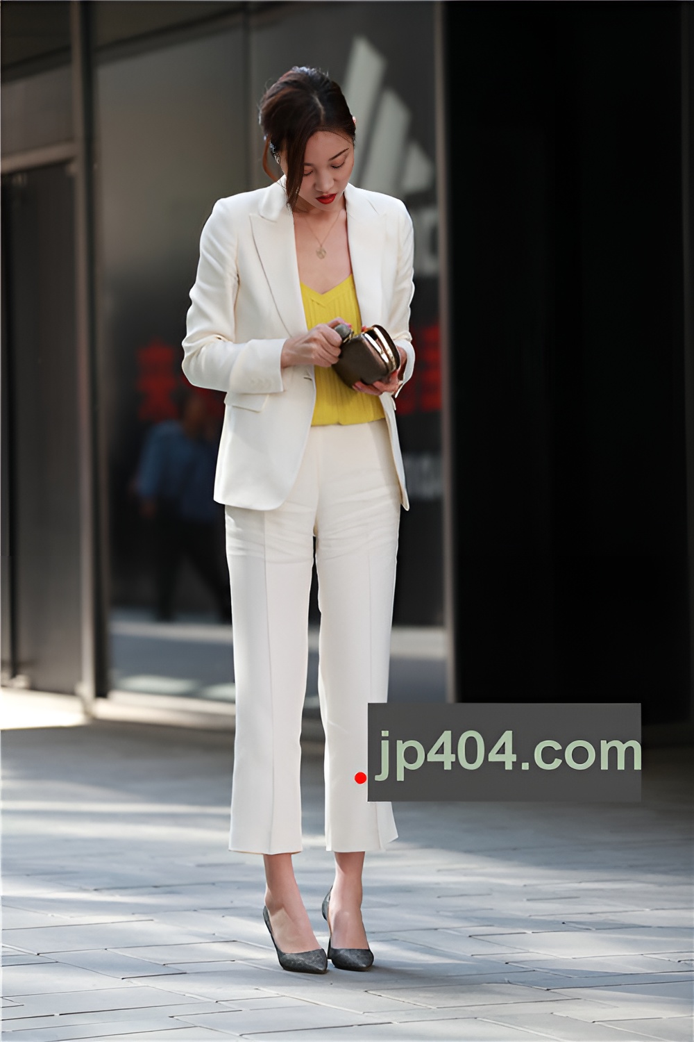 漂亮的职业休闲装美女(19P)[176M/JPG]