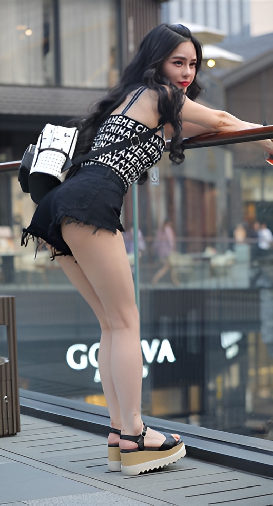 漂亮的红唇妹子(35P)[298M/JPG]