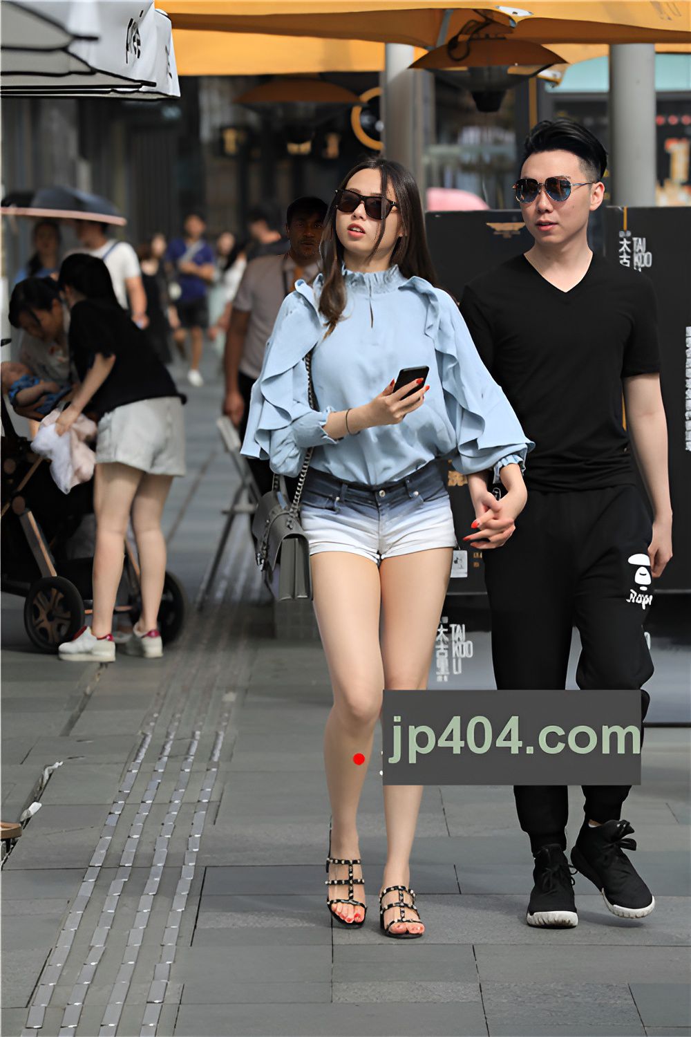 戴着墨镜的漂亮妹子(19P)[135M/JPG]