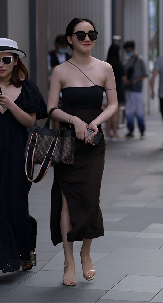 一字抹胸装小姐姐(80P)[1.66G/JPG]