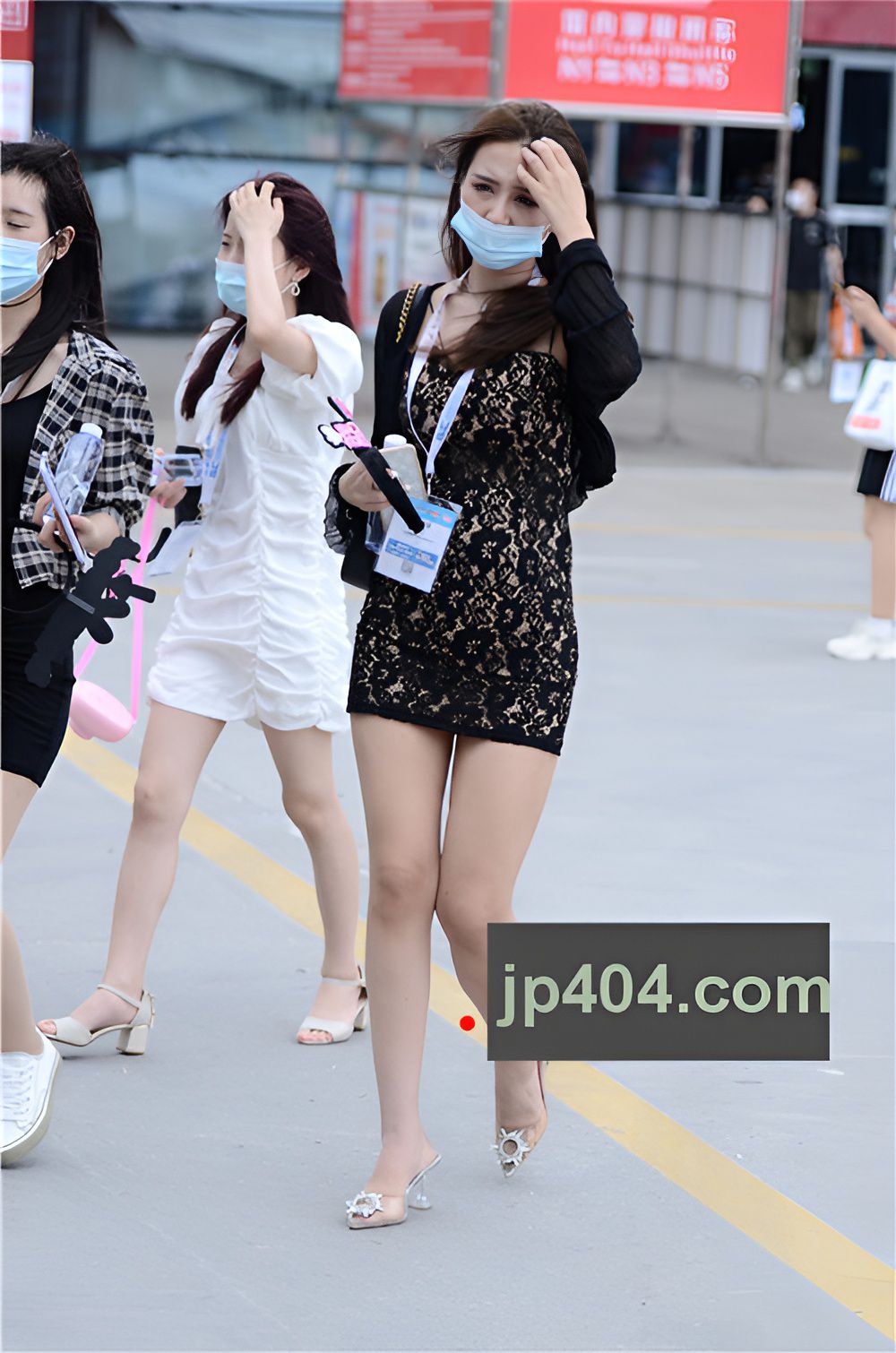 连体包臀裙小姐姐(27P)[170M/JPG]