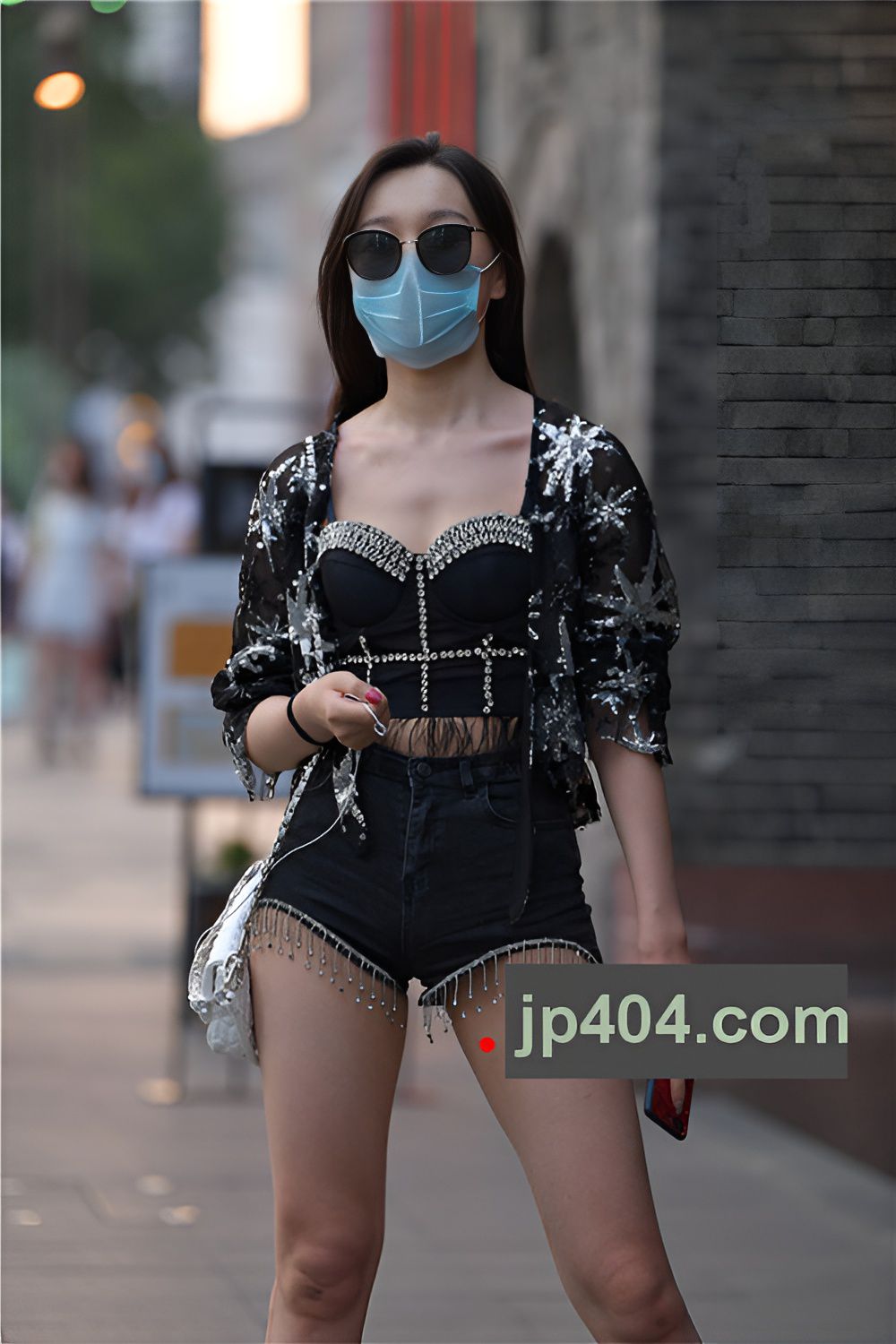 戴着黑色墨镜的小姐姐(108P)[2.37G/JPG]