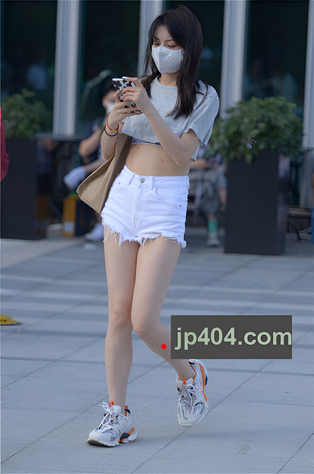 白色热裤露腰美女(27P)[143M/JPG]