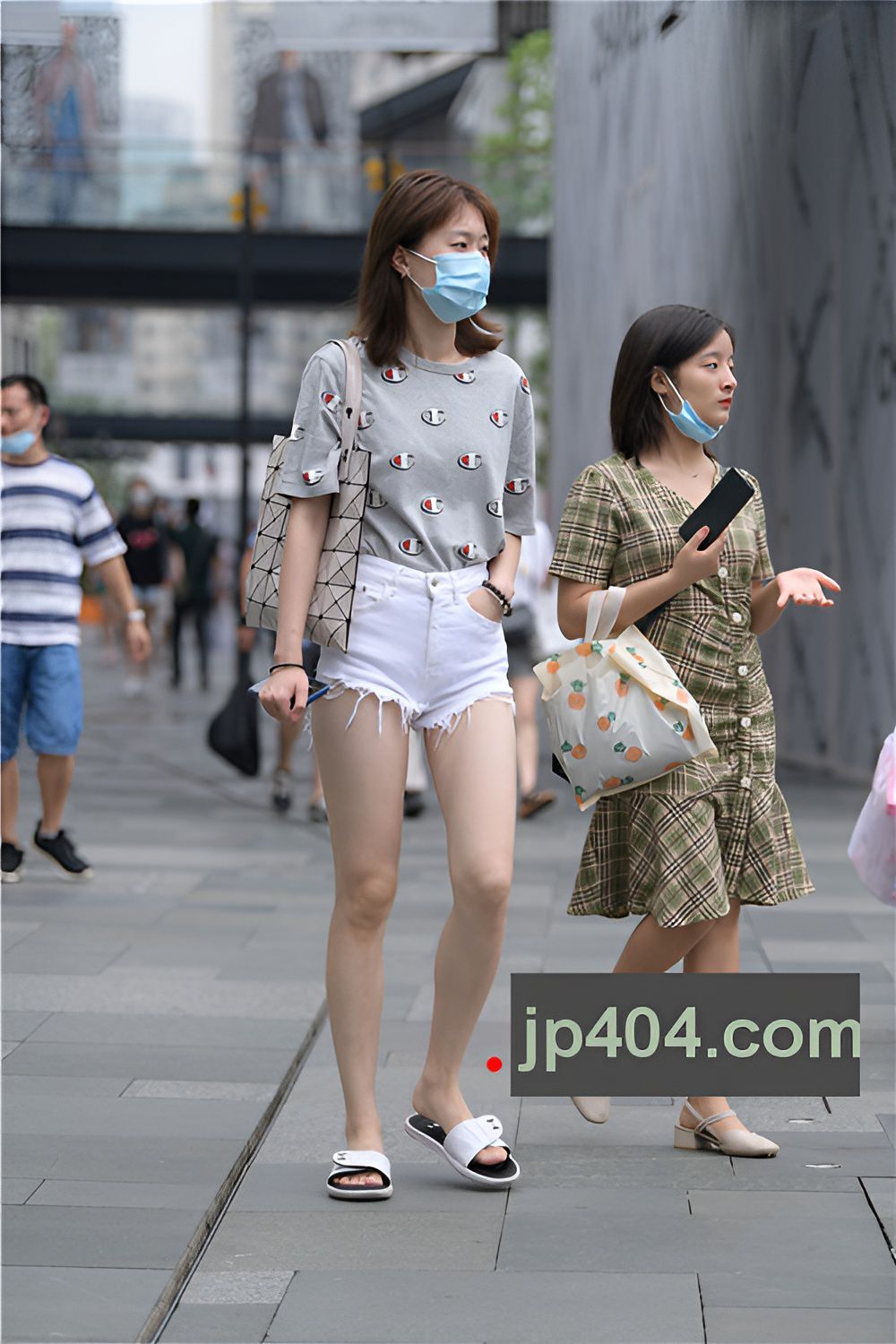 白色热裤妹子(89P)[1.89G/JPG]