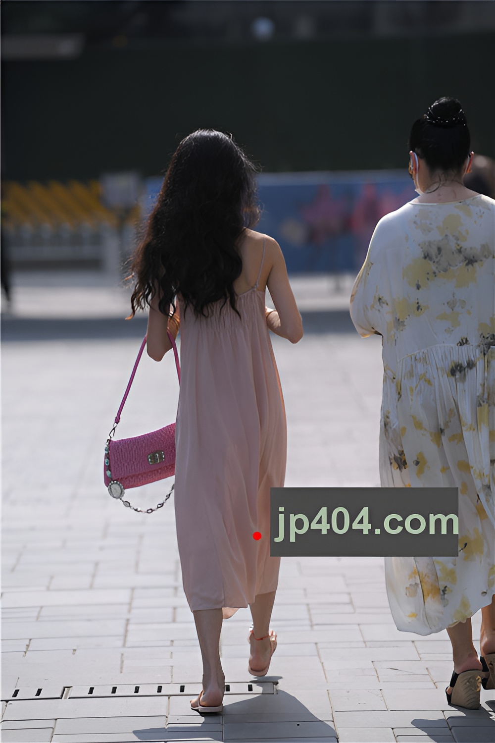 吊带长裙美女(45P)[1.08G/JPG]