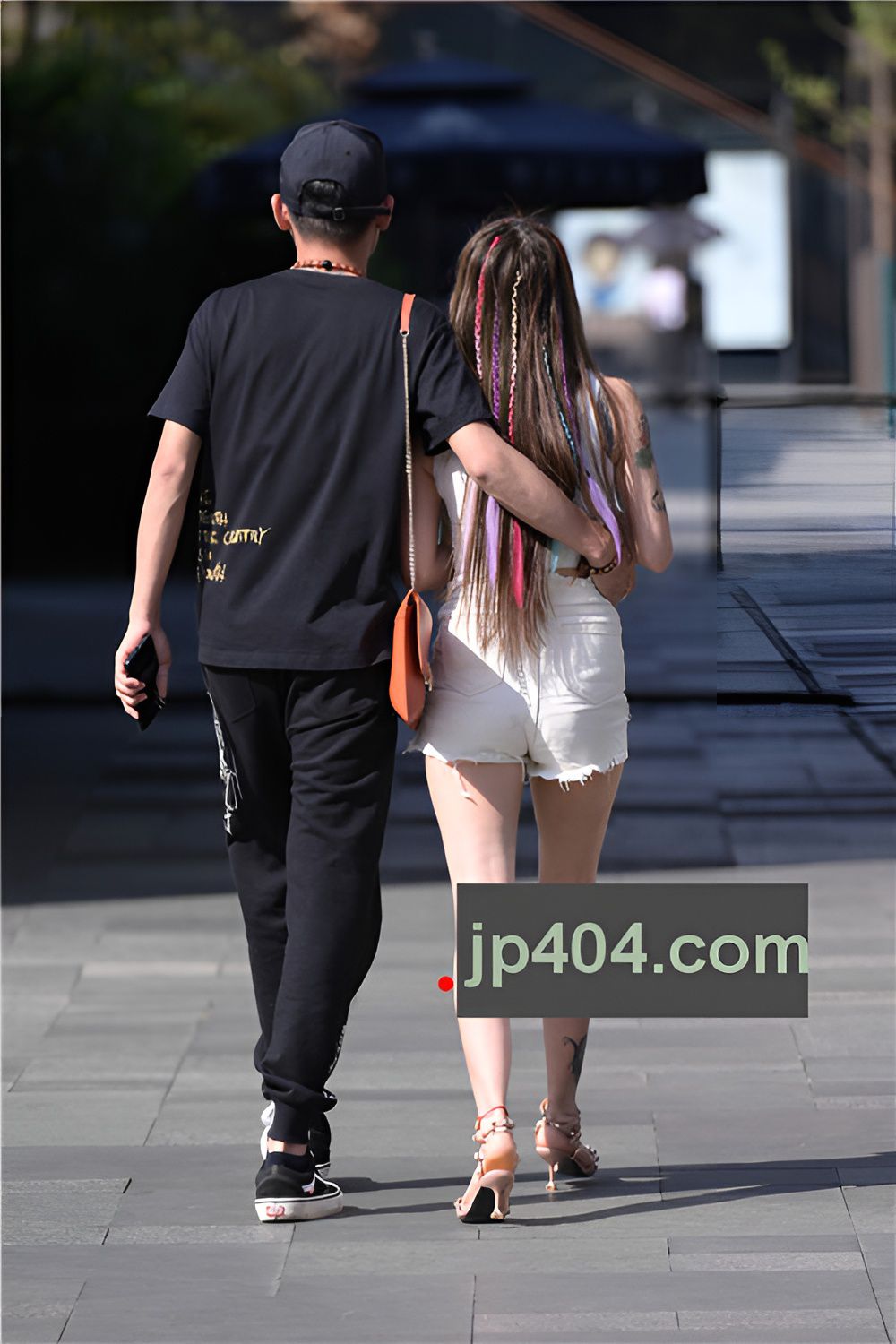 戴墨镜的漂亮小姐姐(46P)[843M/JPG]