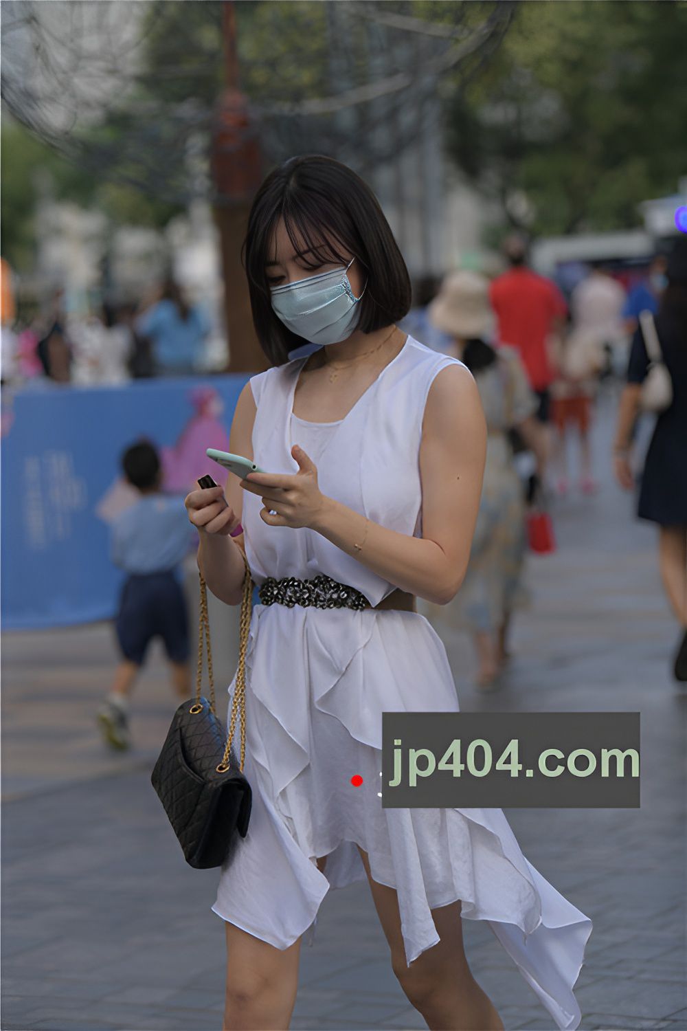 白裙短发美女(91P)[2.12G/JPG]