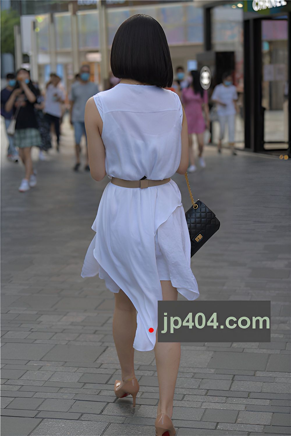 白裙短发美女(91P)[2.12G/JPG]