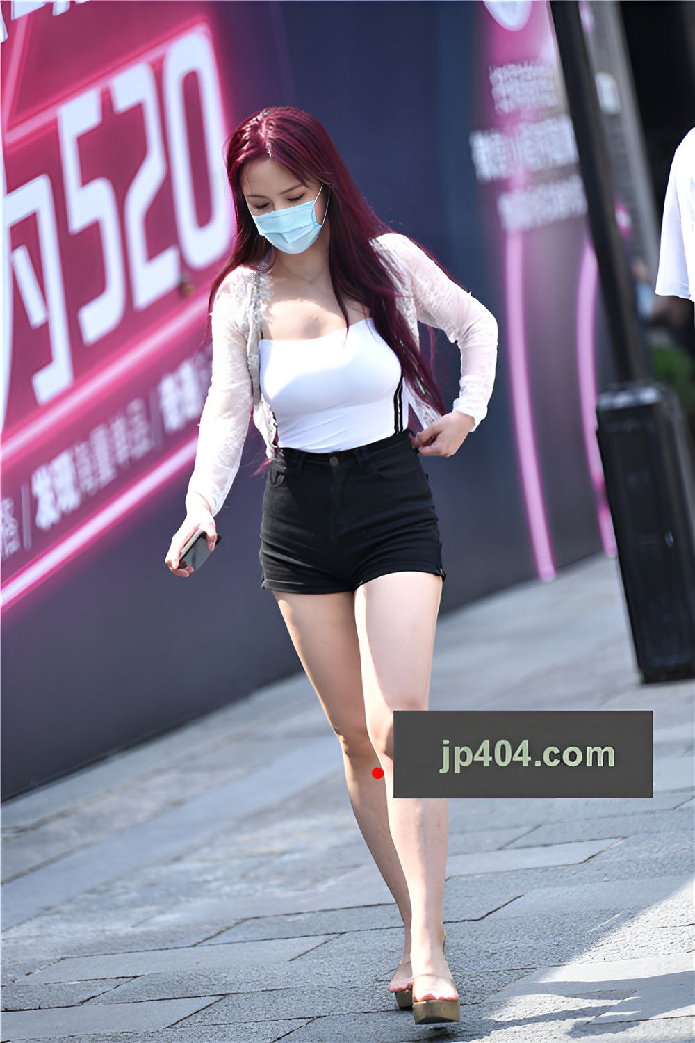 黑色热裤长发美女(26P)[550M/JPG]