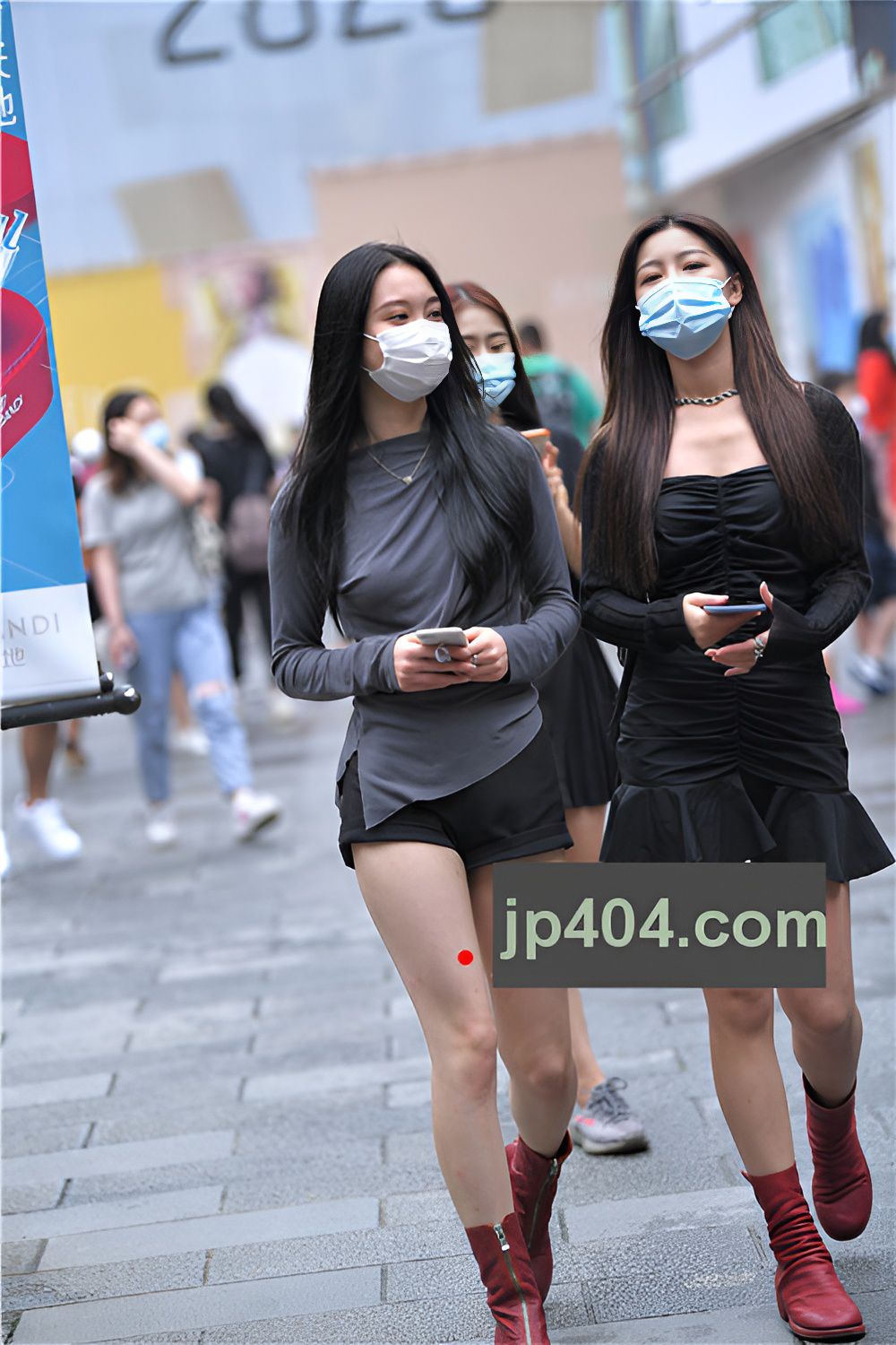 两个漂亮的气质美女(54P)[1.3G/JPG]