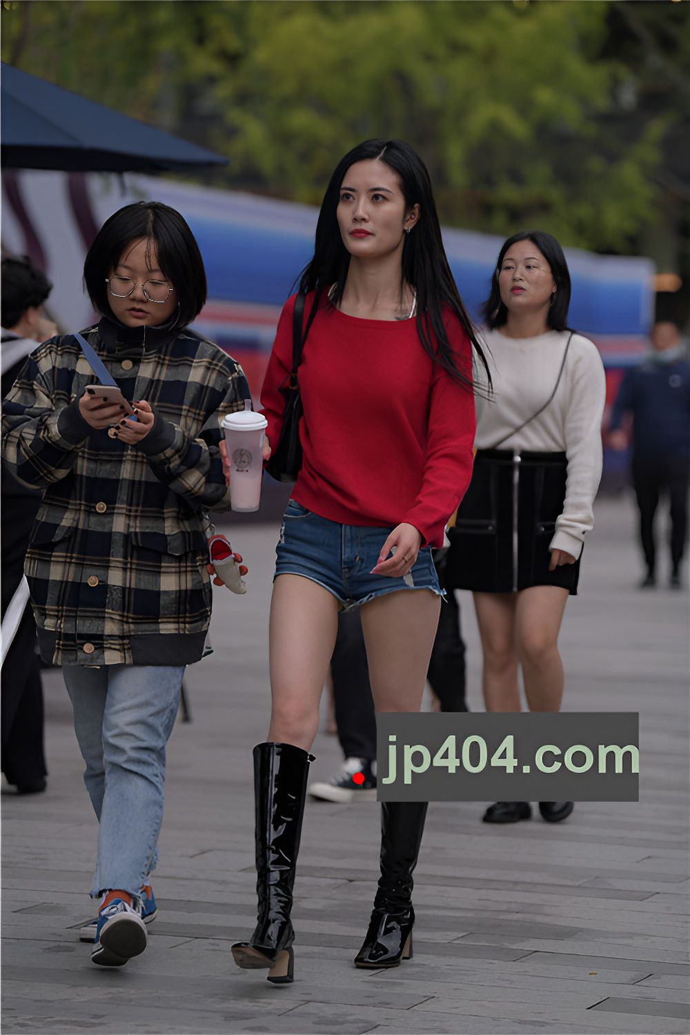 红衣黑靴热裤妹子(83P)[1.85G/JPG]