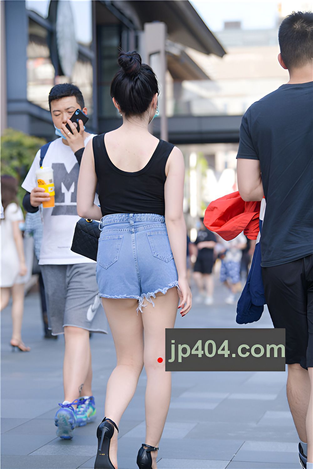 高腰热裤美女(41P)[570M/JPG]