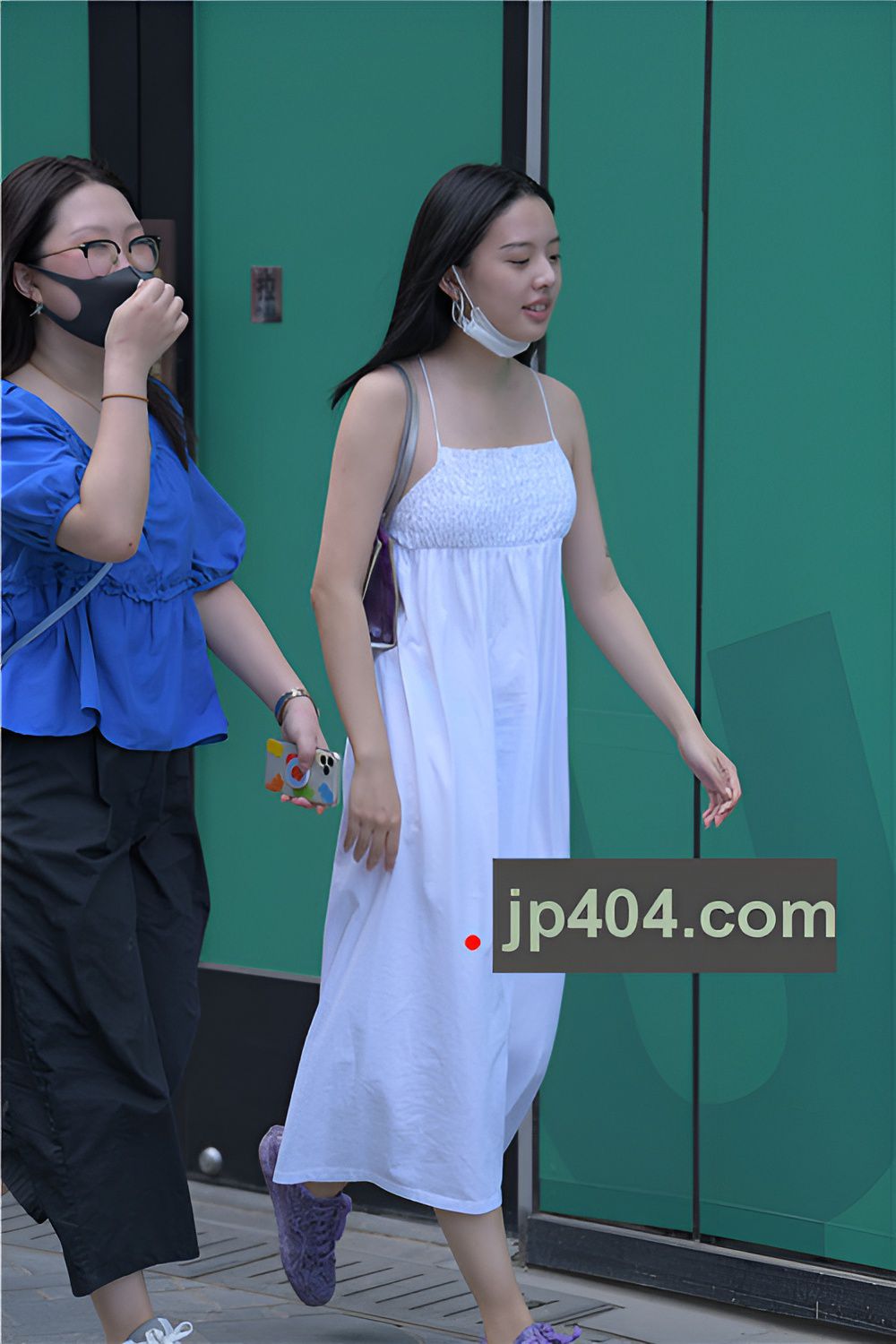 吊带白色长裙妹子(53P)[1.06G/JPG]