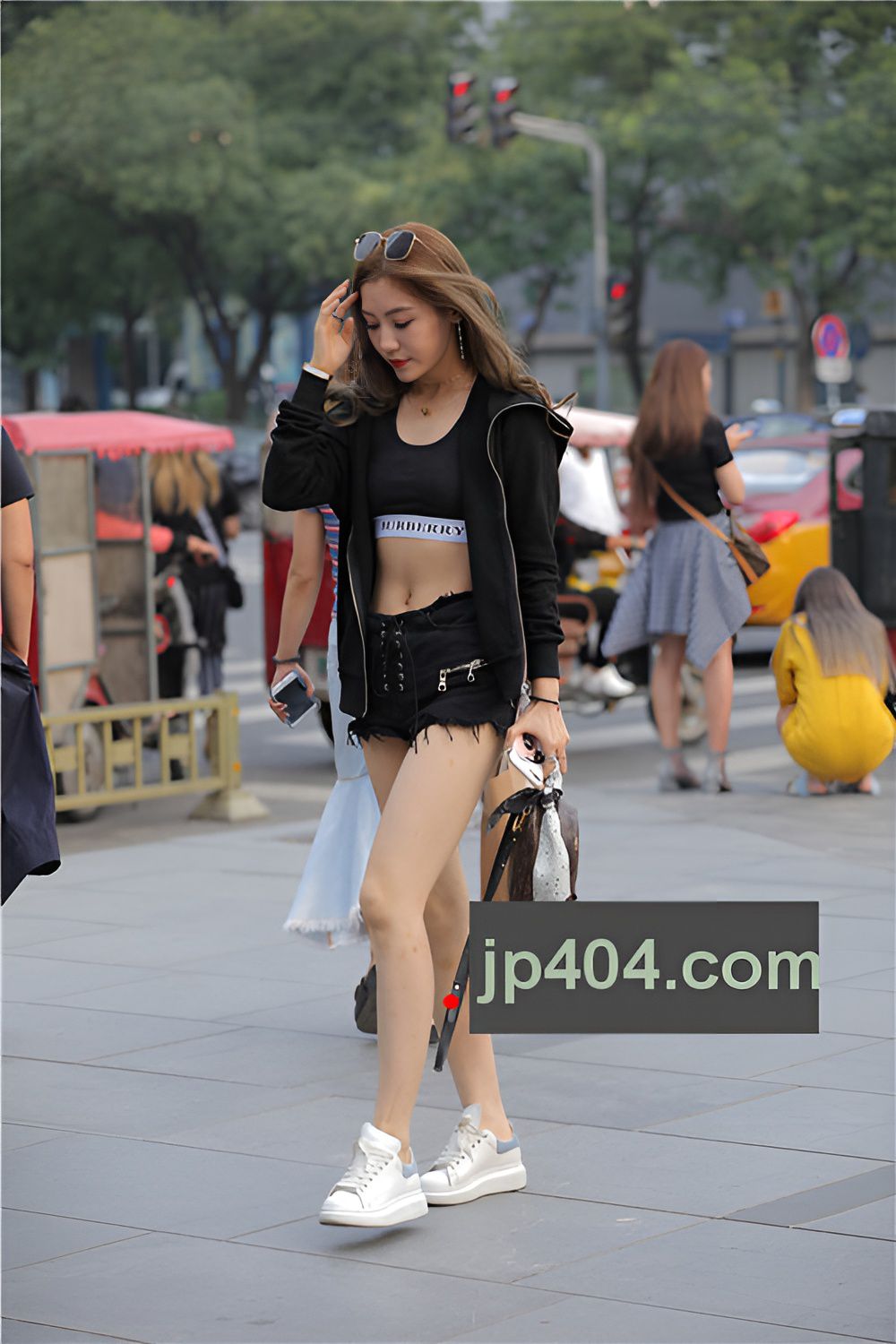 漂亮的气质美女(33P)[243M/JPG]