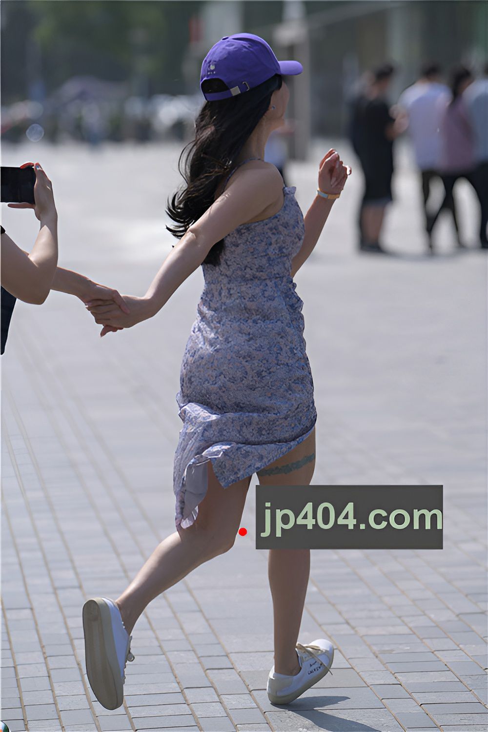 吊带长裙小姐姐(86P)[1.66G/JPG]