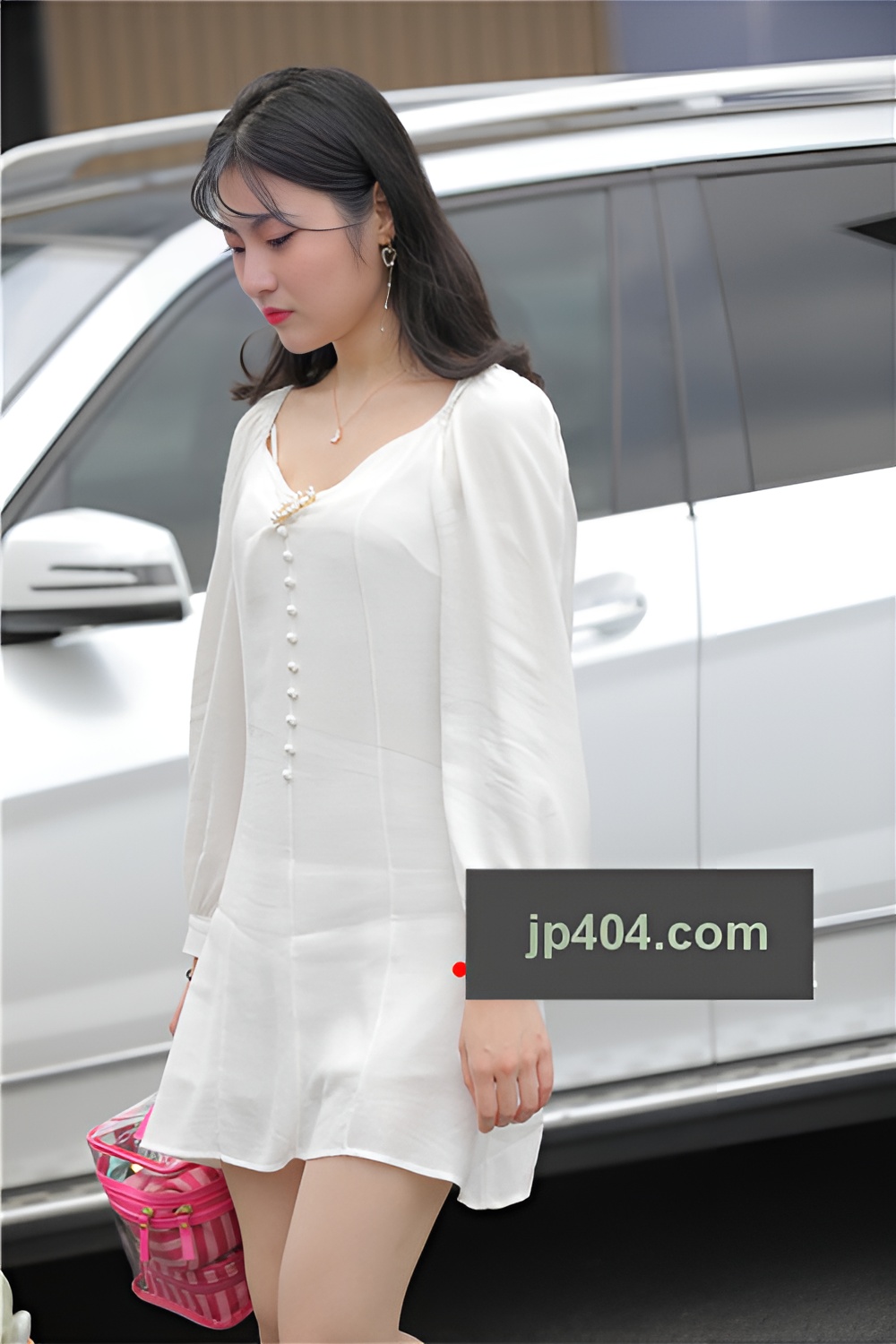 白色连衣裙美女(56P)[430M/JPG]