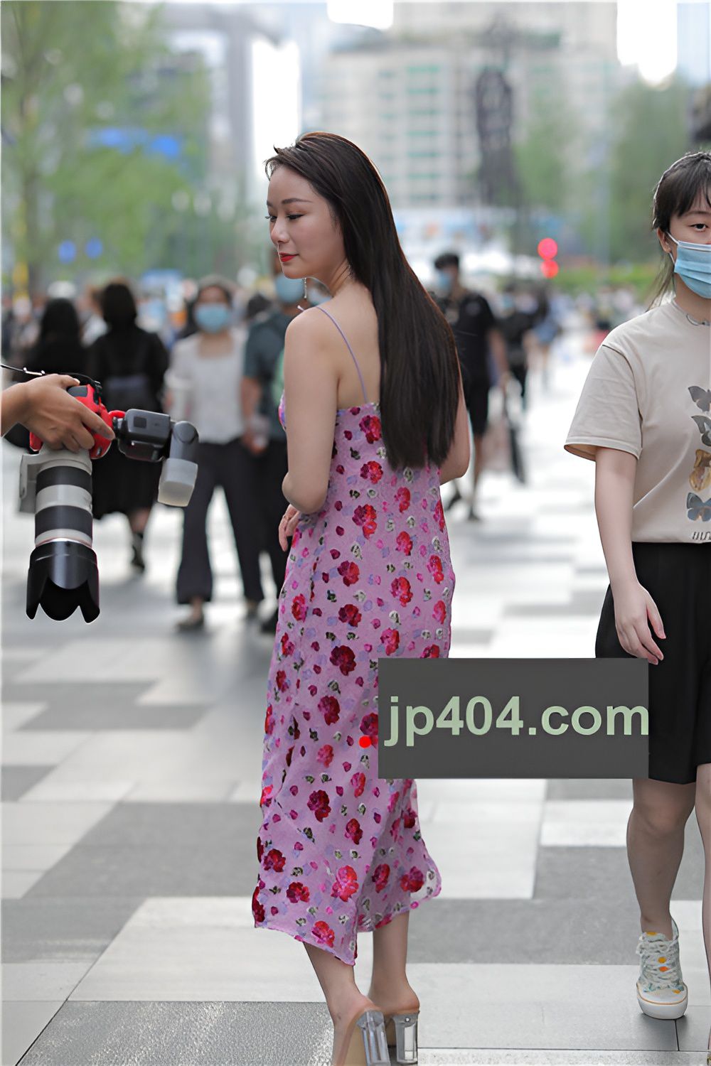 长裙吊带小姐姐(42P)[371M/JPG]