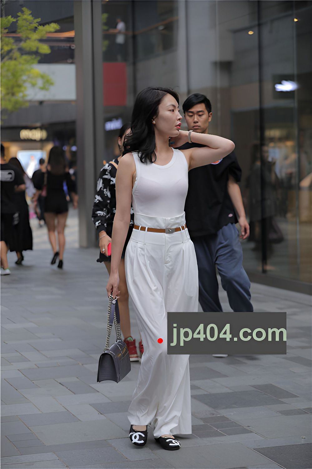 白色休闲装小姐姐(38P)[318M/JPG]