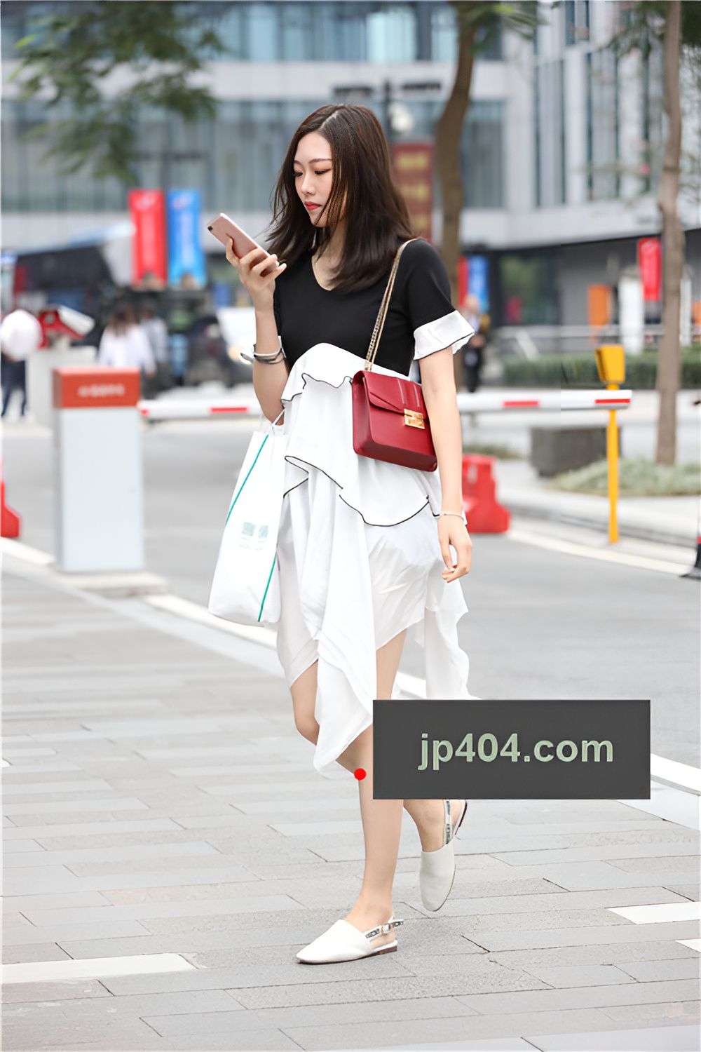 漂亮的白裙美女(20P)[290M/JPG]