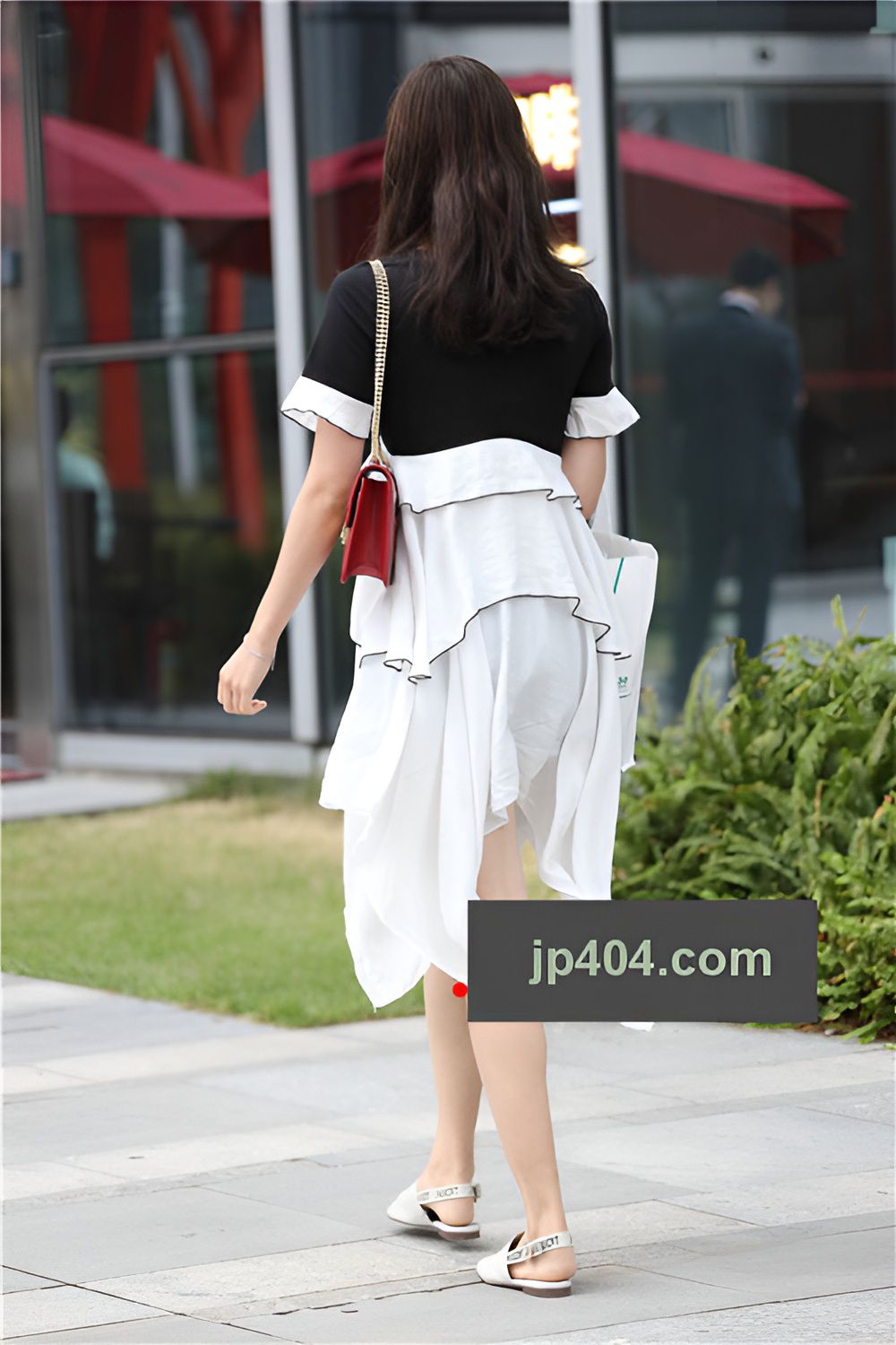 漂亮的白裙美女(20P)[290M/JPG]