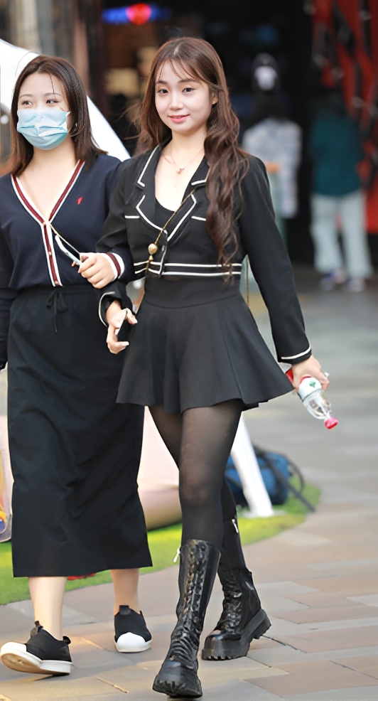 黑丝短裙妹子【套图+视频】