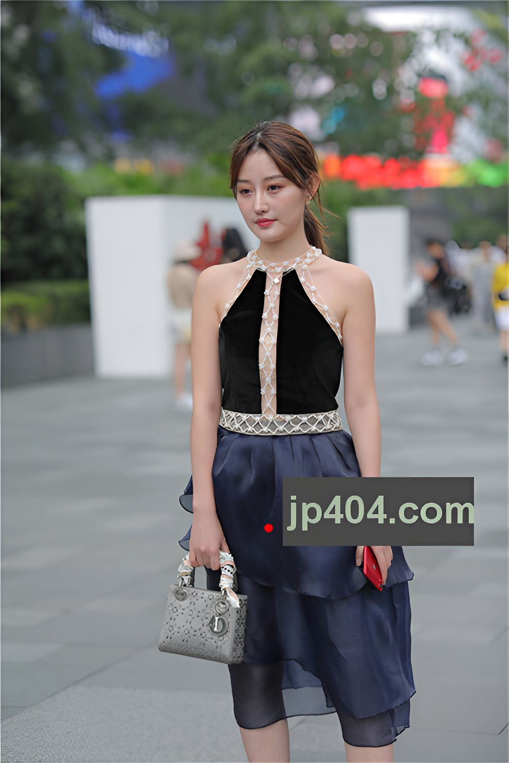 漂亮的气质美女【套图+视频】