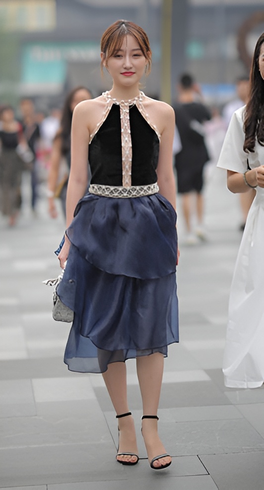 漂亮的气质美女【套图+视频】