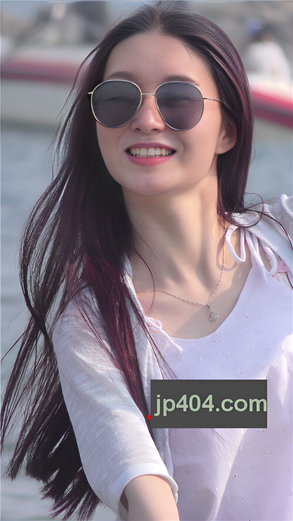 海边拍照的牛仔裤美女[1.45G/MP4]